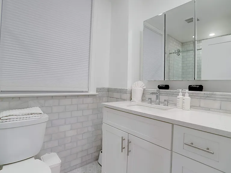 327 E Capitol St SE #B — Photo 11