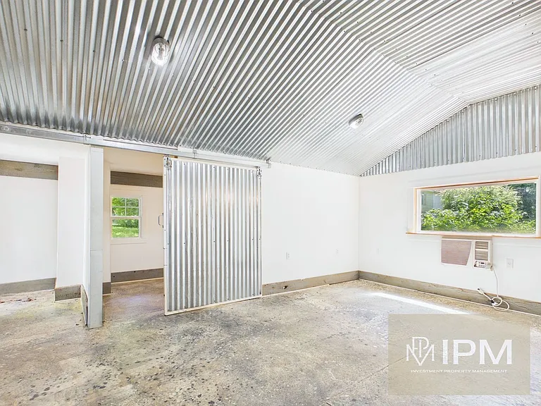 2451 Log Cabin Rd — Photo 2