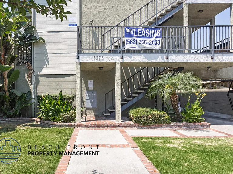 1375 Temple Ave — Photo 19