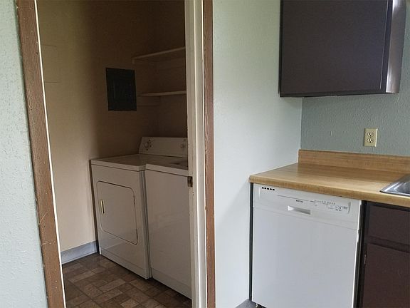 3rd image of 2300 Sherwood Ln