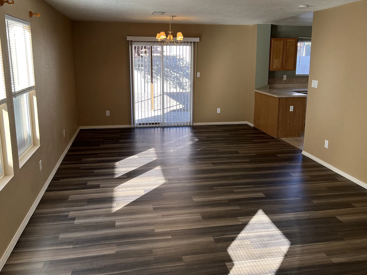 3 bed, 2.5 bath, 1747 sqft, $2,050 — Photo 3