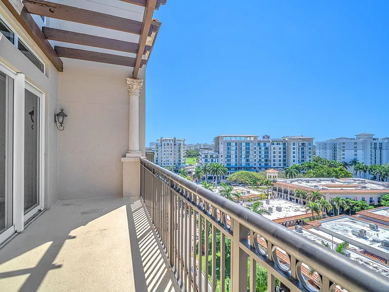 Royal Palm Apartments — Photo 46