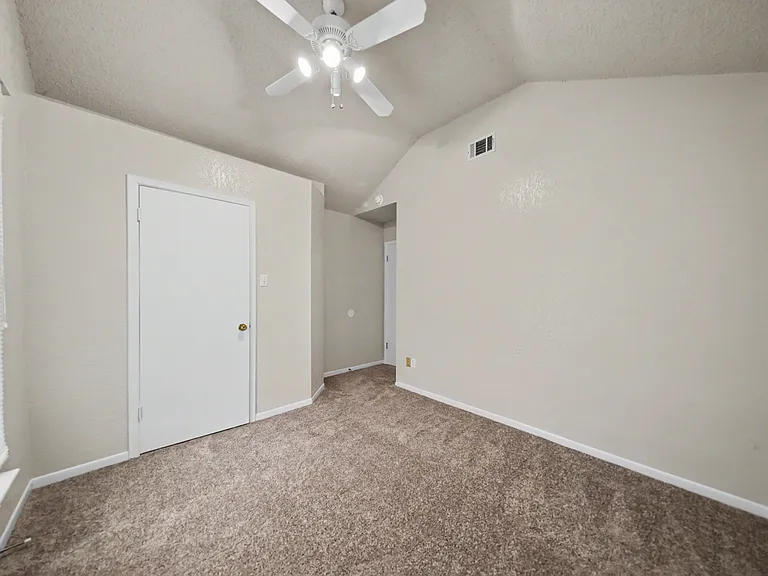 1702 Clairidge Ave — Photo 34