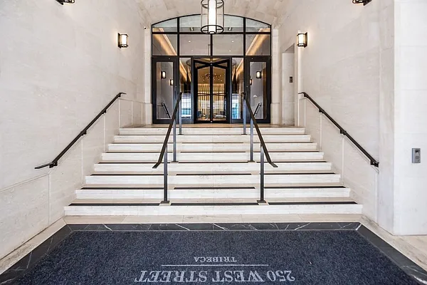 Sold by Living New York | media 10