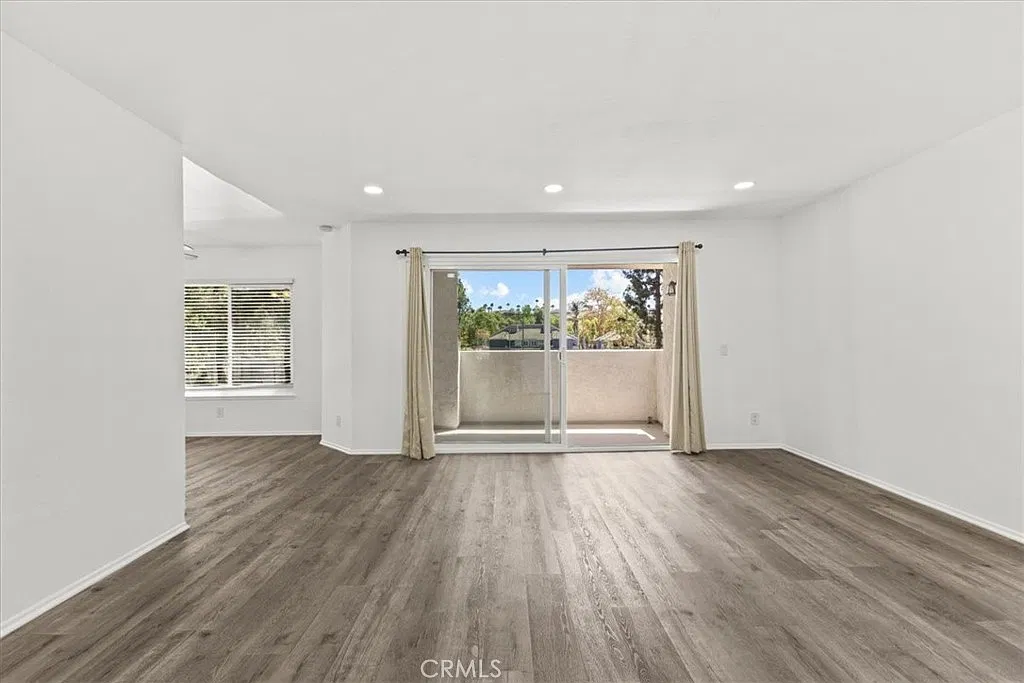 2 bed, 958 sqft, $2,995 — Photo 4