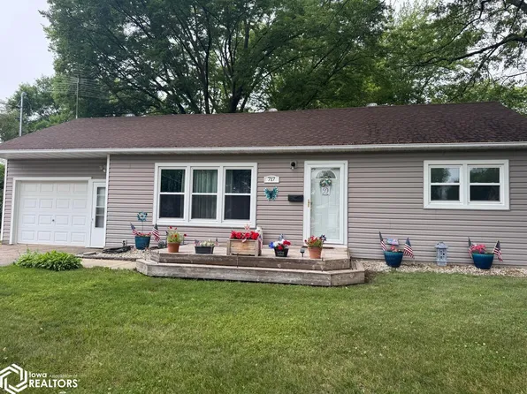 717 S 12th St, Clear Lake, IA 50428