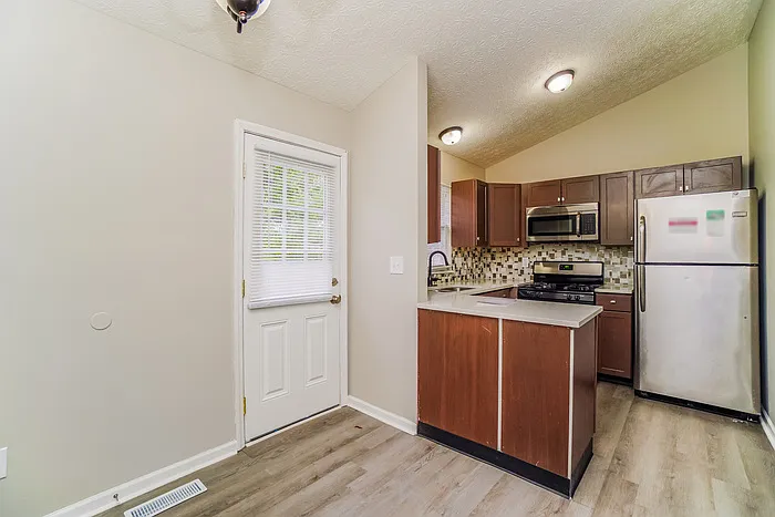 1486 Tall Meadows Dr — Photo 6
