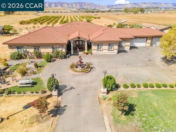8495 Freedom Ln, Winters, CA 95694