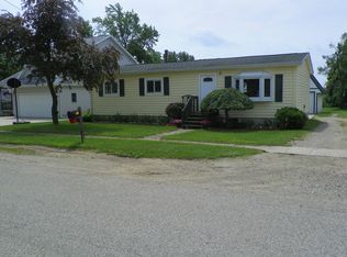 135 W Willow St, Perry, MI 48872