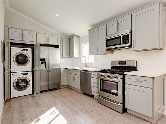 2nd image of 3244 Chapman St #1/2