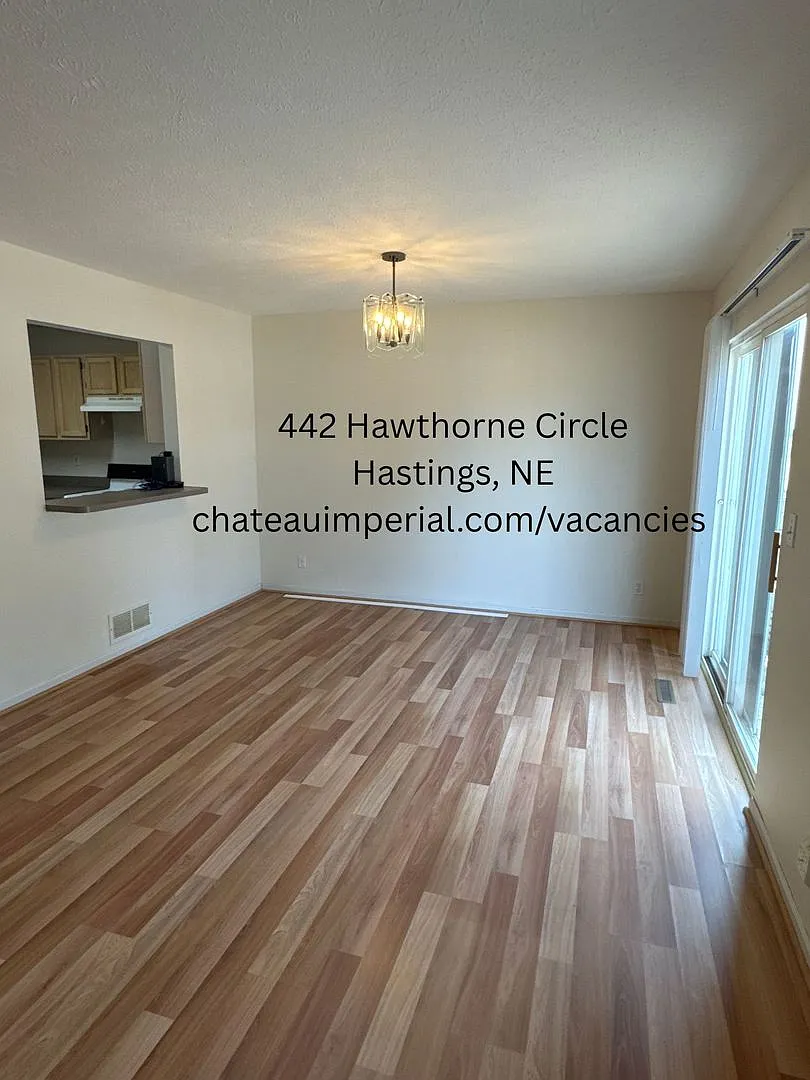 Hawthorne Circle West — Photo 3