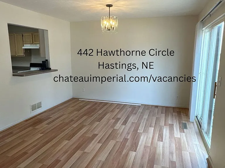 434-446 Hawthorne Cir — Photo 3