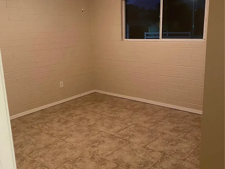 920 S Kenwood Cir — Photo 3