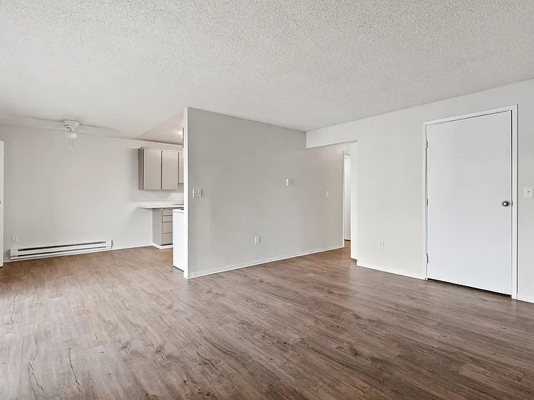 2 Bed 1 Bath - End Unit - 793 Sq Ft 2 Bed 1 Bath - End Unit - 793 Sq Ft