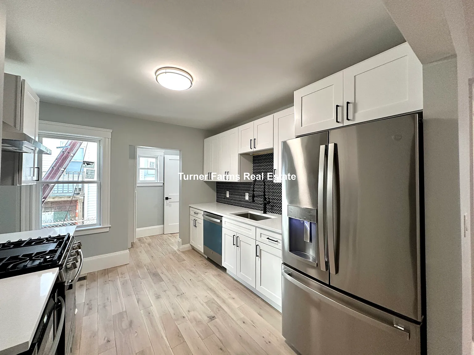 5 bed, 9999 sqft, $6,500 — Photo 2