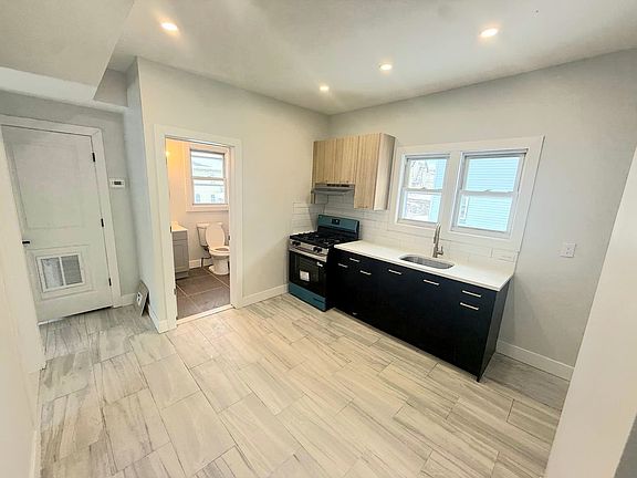 2nd image of 575 13th Ave Floor 2