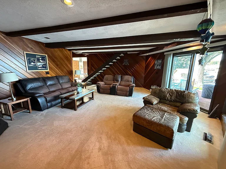 881 E Shore Dr — Photo 5