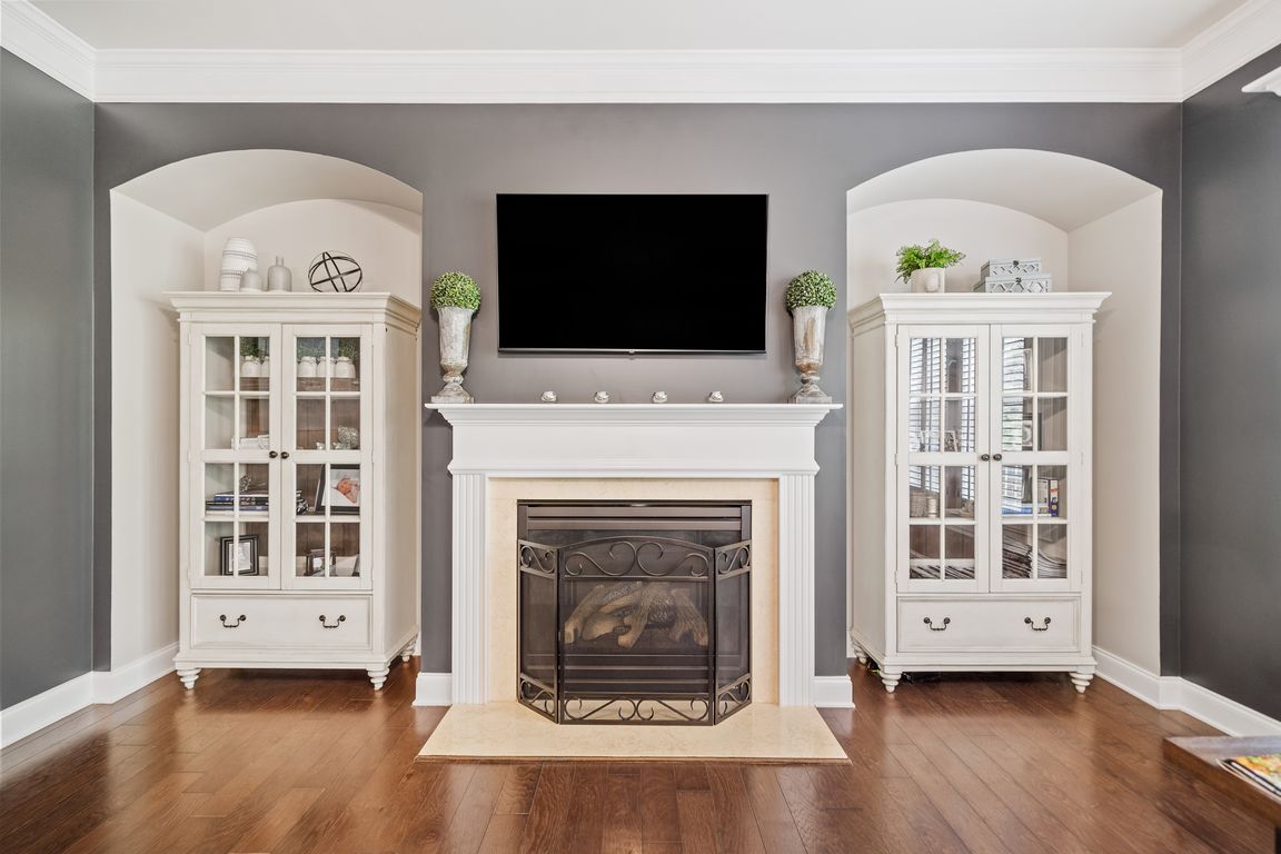 Gas fireplace with room for built-ins