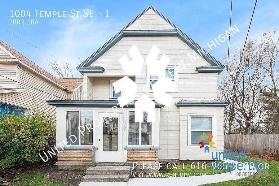 1004 Temple St SE #1