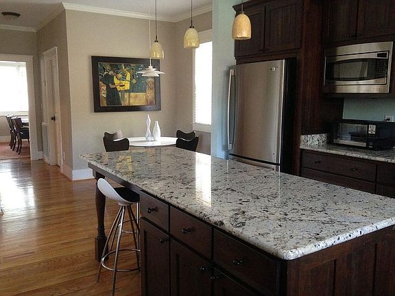 4th image of 2116 W Linden Ave