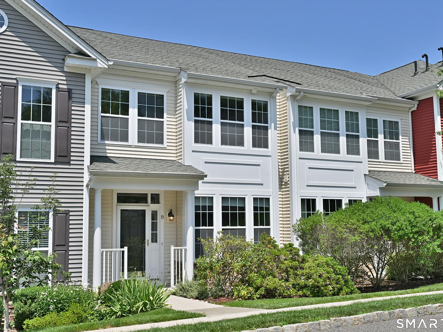 3 bed, 3.5 bath, 2350 sqft, $4,500 — Photo 2