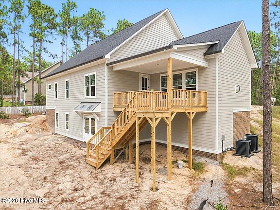 4th image of 172 Woodbine Way