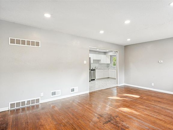 2nd image of 10512 Lilac Ave