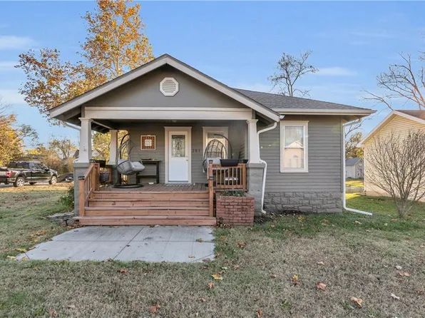 701 W Wea St, Paola, KS 66071