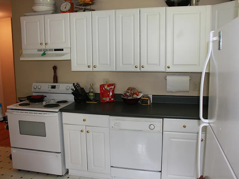 1135 Arlington Pkwy NE — Photo 2
