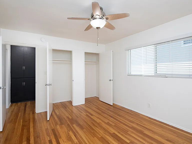Talmadge Pacific Apartments — Photo 10