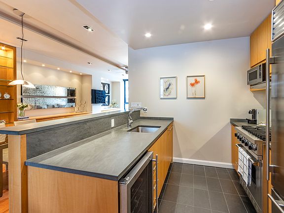 5th image of 255 Hudson St APT 8E