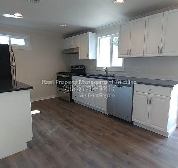 1310 Birch Ave — Photo 5