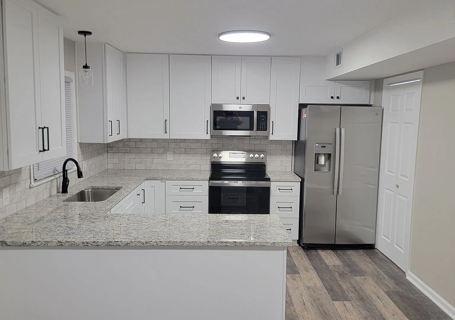 Beautifully Renovated North Raleigh Home Prime Location! — Photo 4