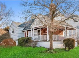 902 Post Rd, Scarsdale, NY 10583