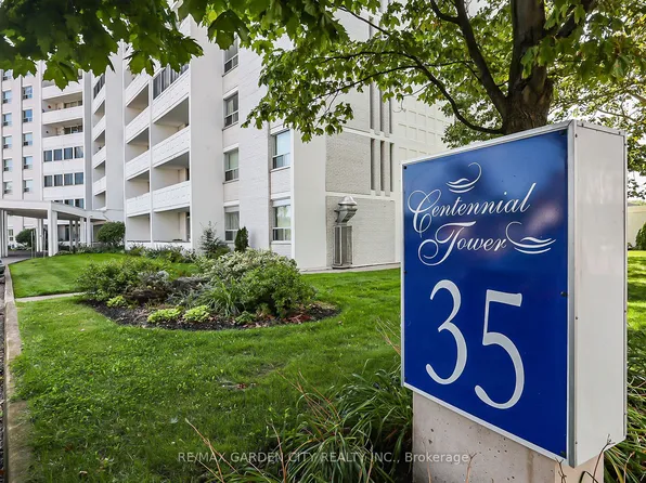 35 Towering Heights Blvd #106, Saint Catharines, ON L2T 3G8