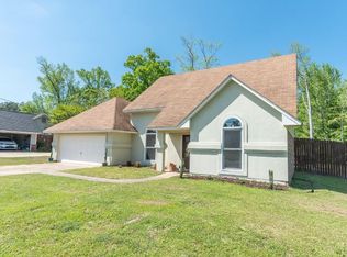 525 Lakeover Dr W, Columbus, MS 39702