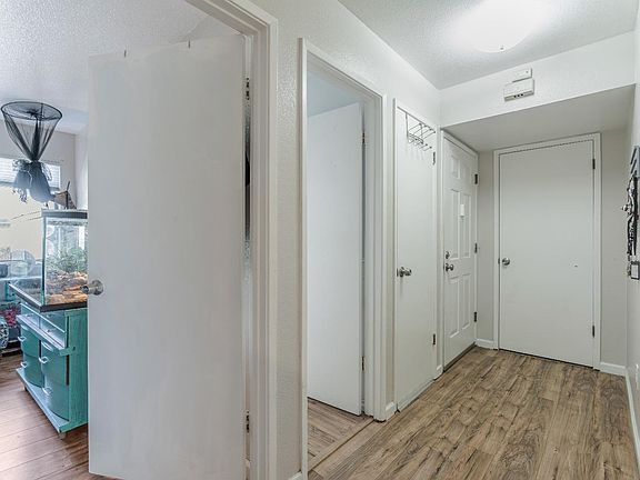 4th image of 236 Courtyards E