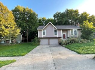 8504 Linda Ln, Pleasant Valley, MO 64068