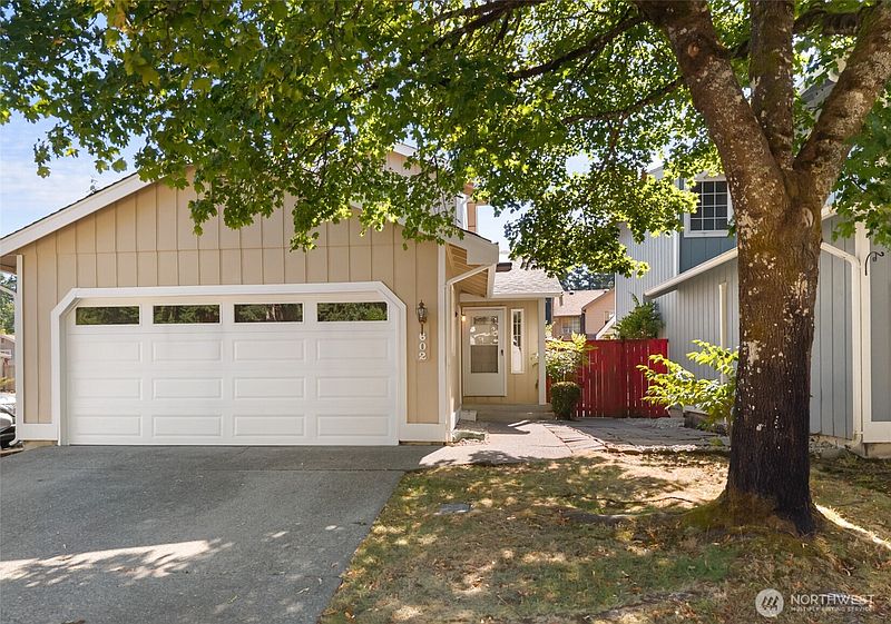 3rd image of 602 Malibu Drive SE