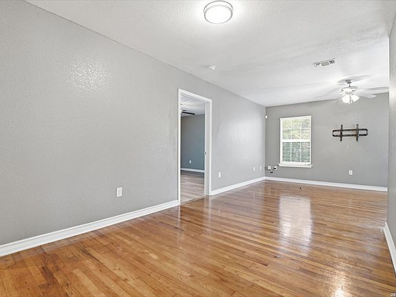 4th image of 939 John Page Dr