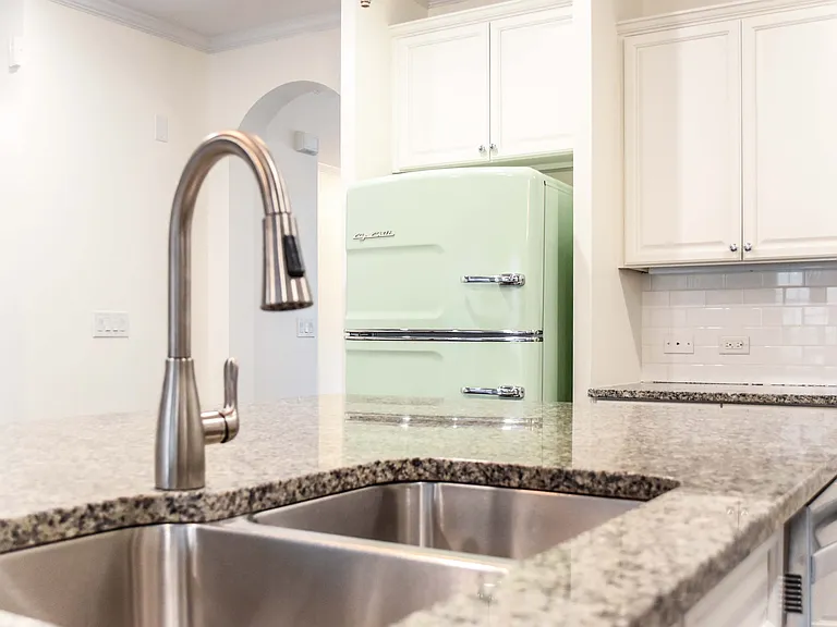Kitchen Sink & Refrigerator
