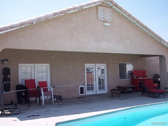 4th image of 2916 Country Club Dr