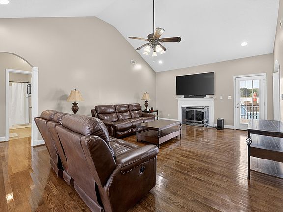 5th image of 769 Waterford Way