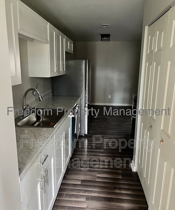 2nd image of 540 Evelyn Dr APT B