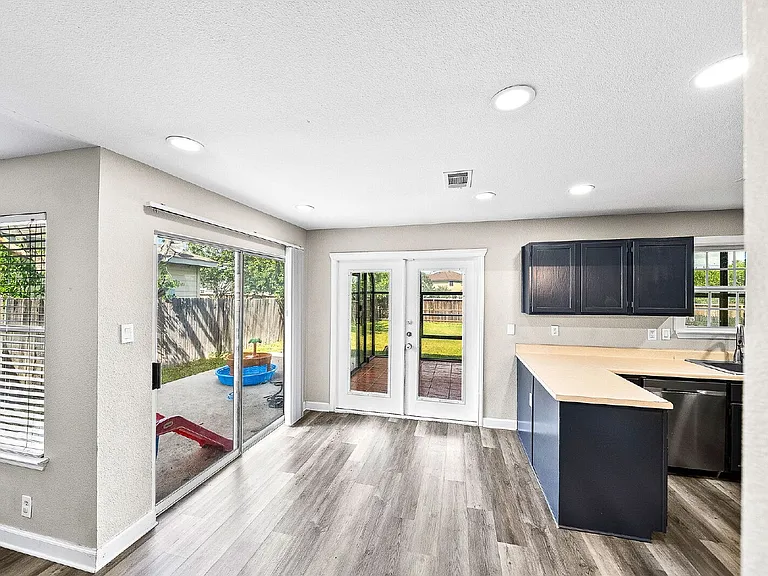 4902 Crestwood Hill Dr — Photo 15