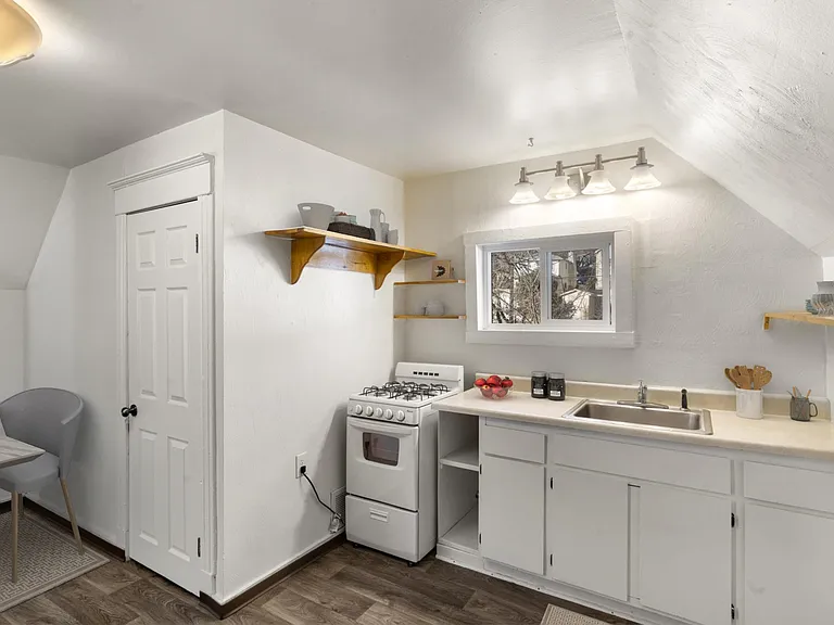 32 N Chestnut St #103 — Photo 12