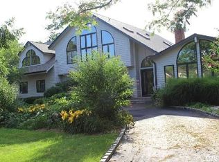 9 Hawkins Dr, Northport, NY 11768