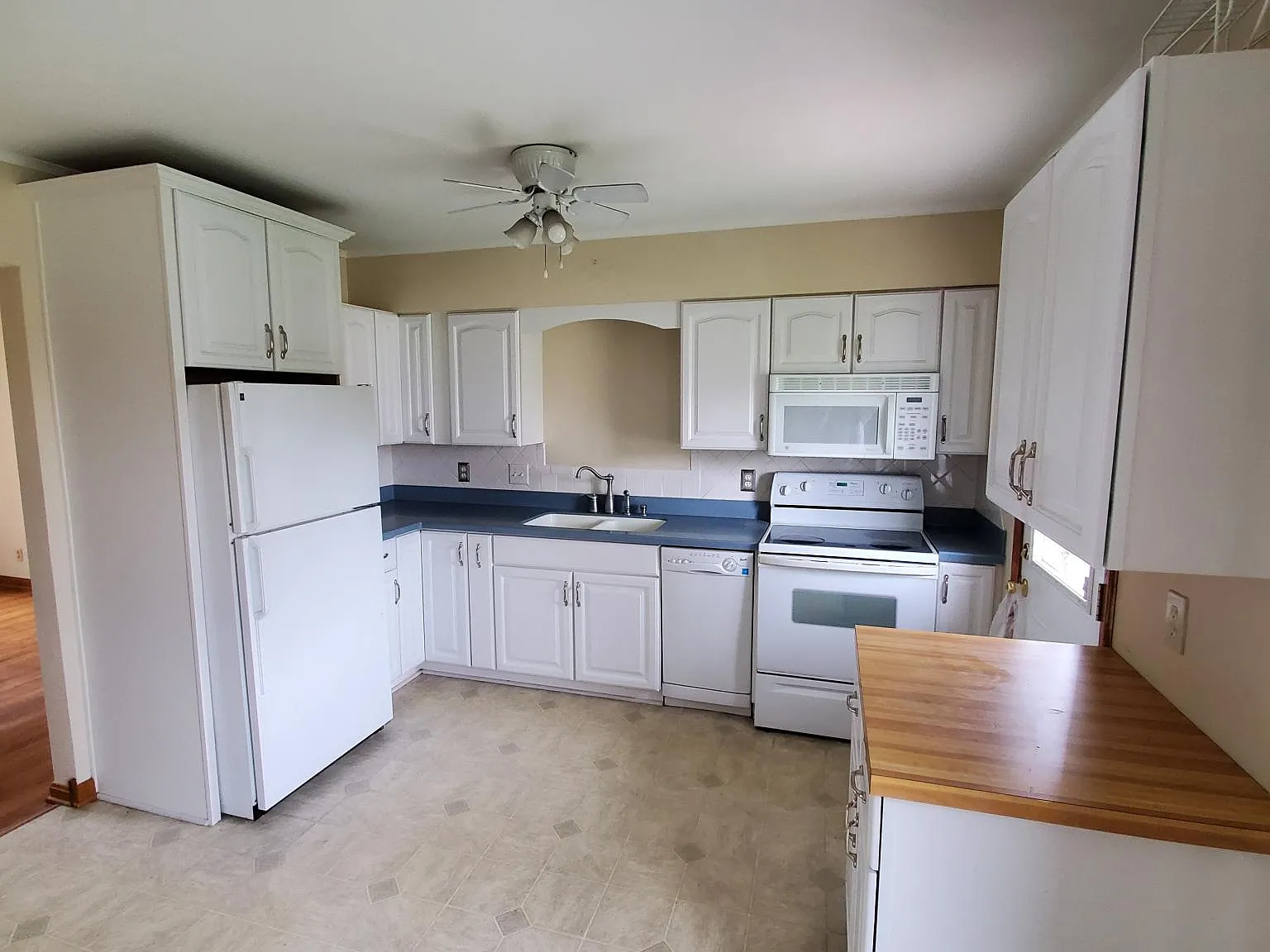 2 bed, 1.5 bath, 1450 sqft, $1,900 — Photo 2