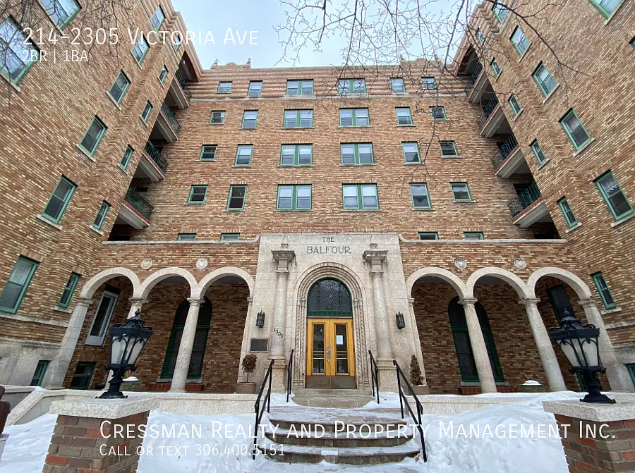 2305 Victoria Ave — Photo 2