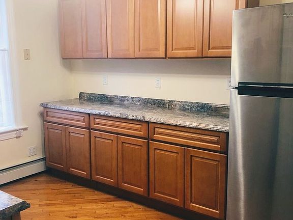 3rd image of 755 44th St #4